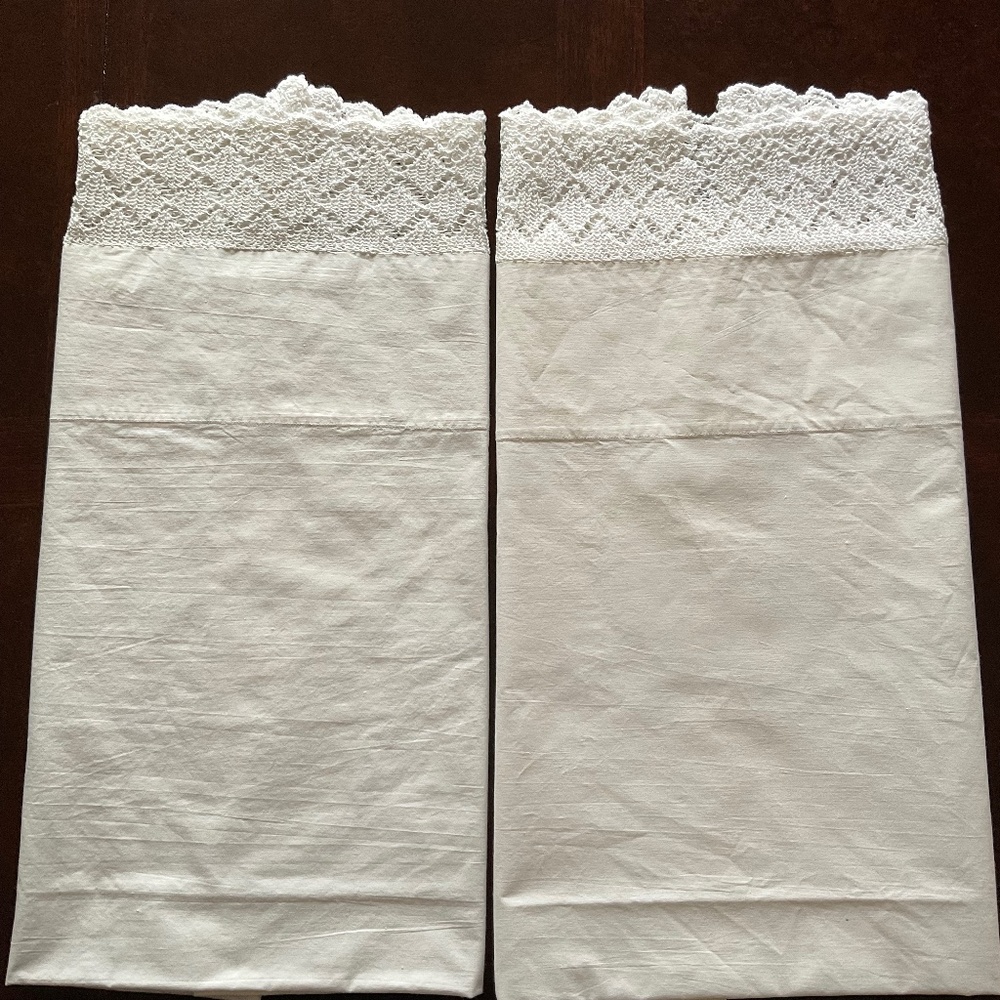 Percale Vintage Queen Size Set of 2 White Embroidered Cotton Pillow Cases